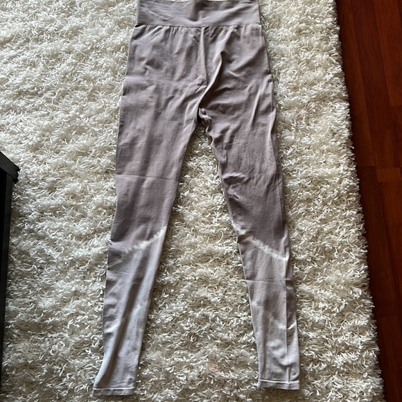 Like new purple tie dye leggings. Size xs/s - Picture 3 of 3